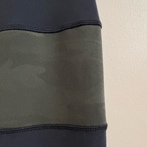 Lululemon Sz 4 Yoga Over High-Waisted Pencil Skirt In Striped Green Camo/Black - Picture 4 of 8